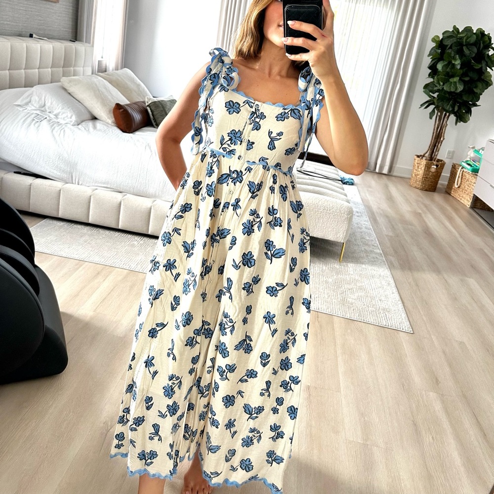 New without tags♥️Floral Blue and White Dress